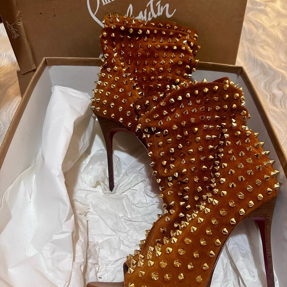 LAST CALL, CLOSET CLOSING 1/6 ESTATE SALE Christian Louboutin Guerilla Booties